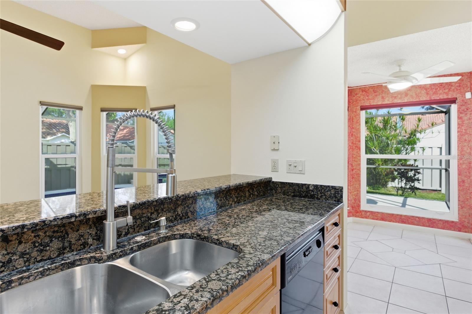 484 AVILA CIR NE, ST PETERSBURG, FL, 33703