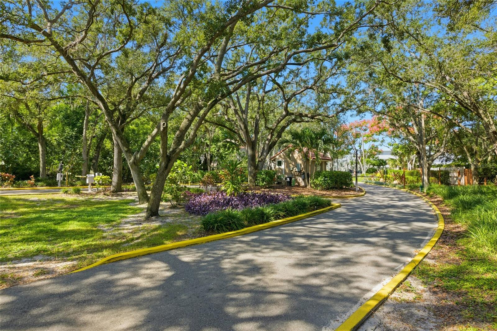 484 AVILA CIR NE, ST PETERSBURG, FL, 33703