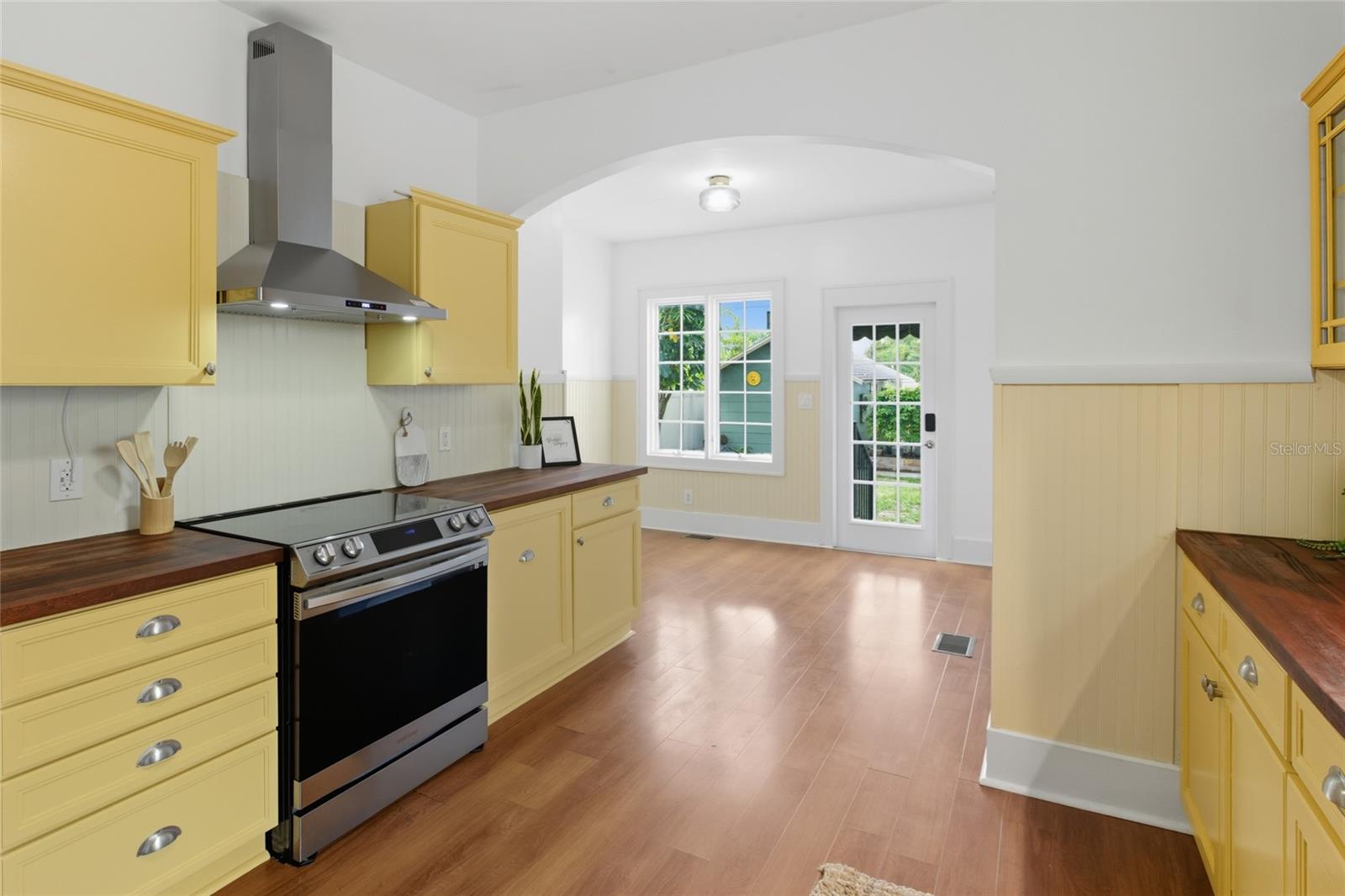 240 9TH AVE N, ST PETERSBURG, FL, 33701