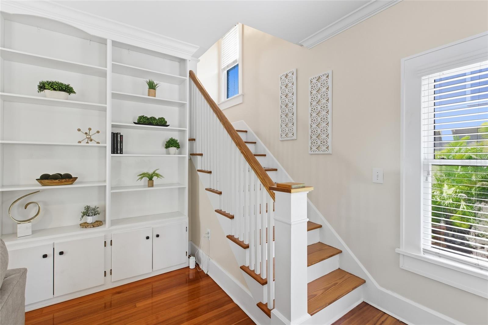 240 9TH AVE N, ST PETERSBURG, FL, 33701