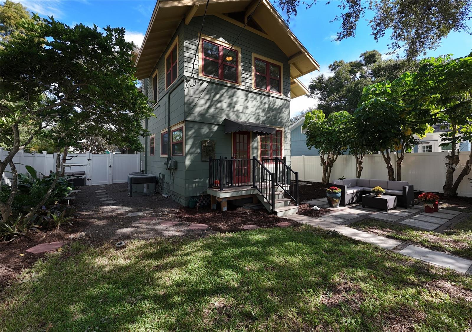 240 9TH AVE N, ST PETERSBURG, FL, 33701