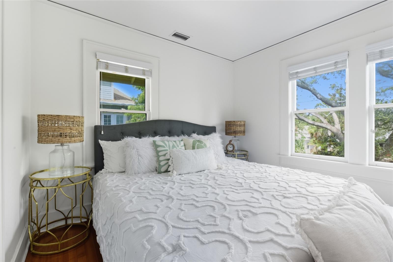 240 9TH AVE N, ST PETERSBURG, FL, 33701