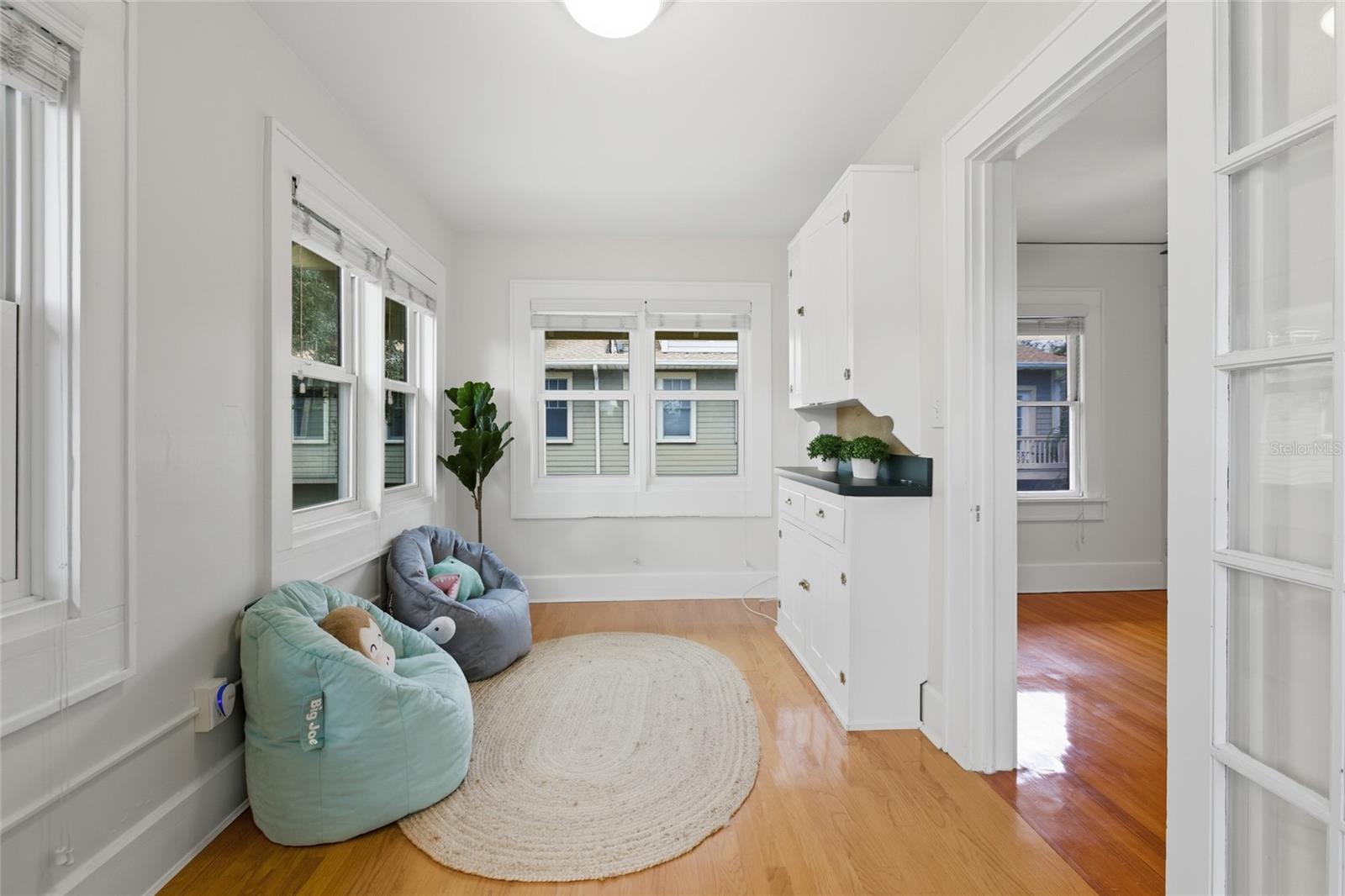 240 9TH AVE N, ST PETERSBURG, FL, 33701