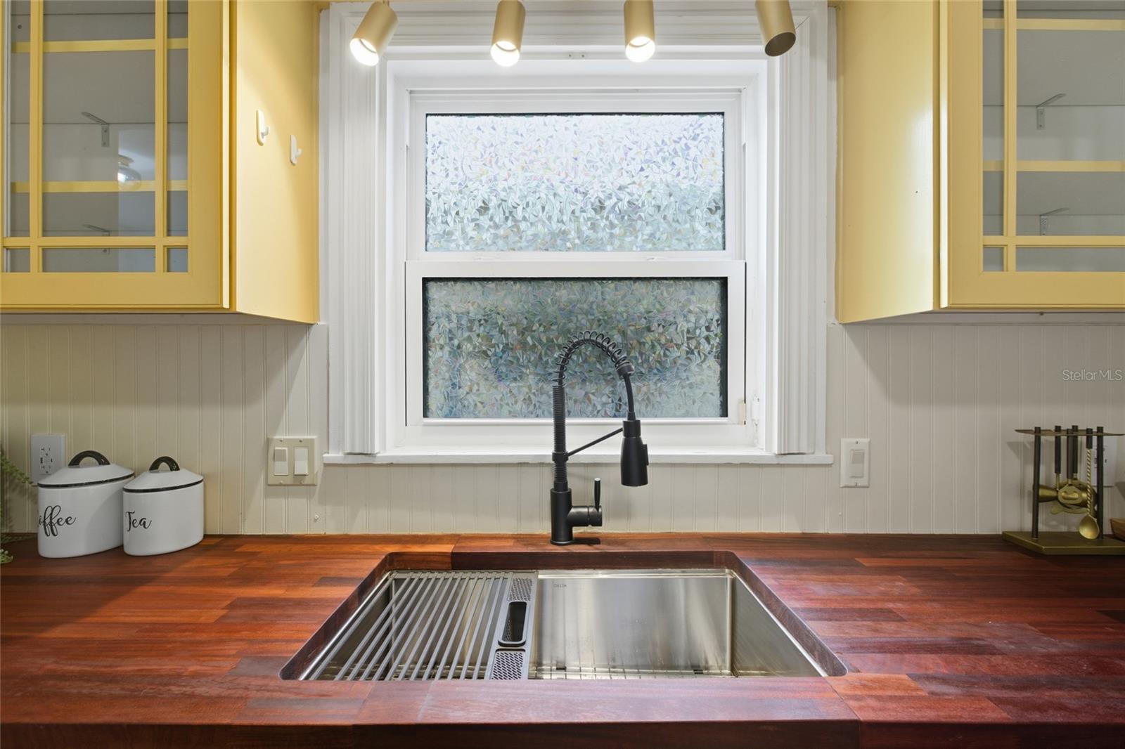 240 9TH AVE N, ST PETERSBURG, FL, 33701