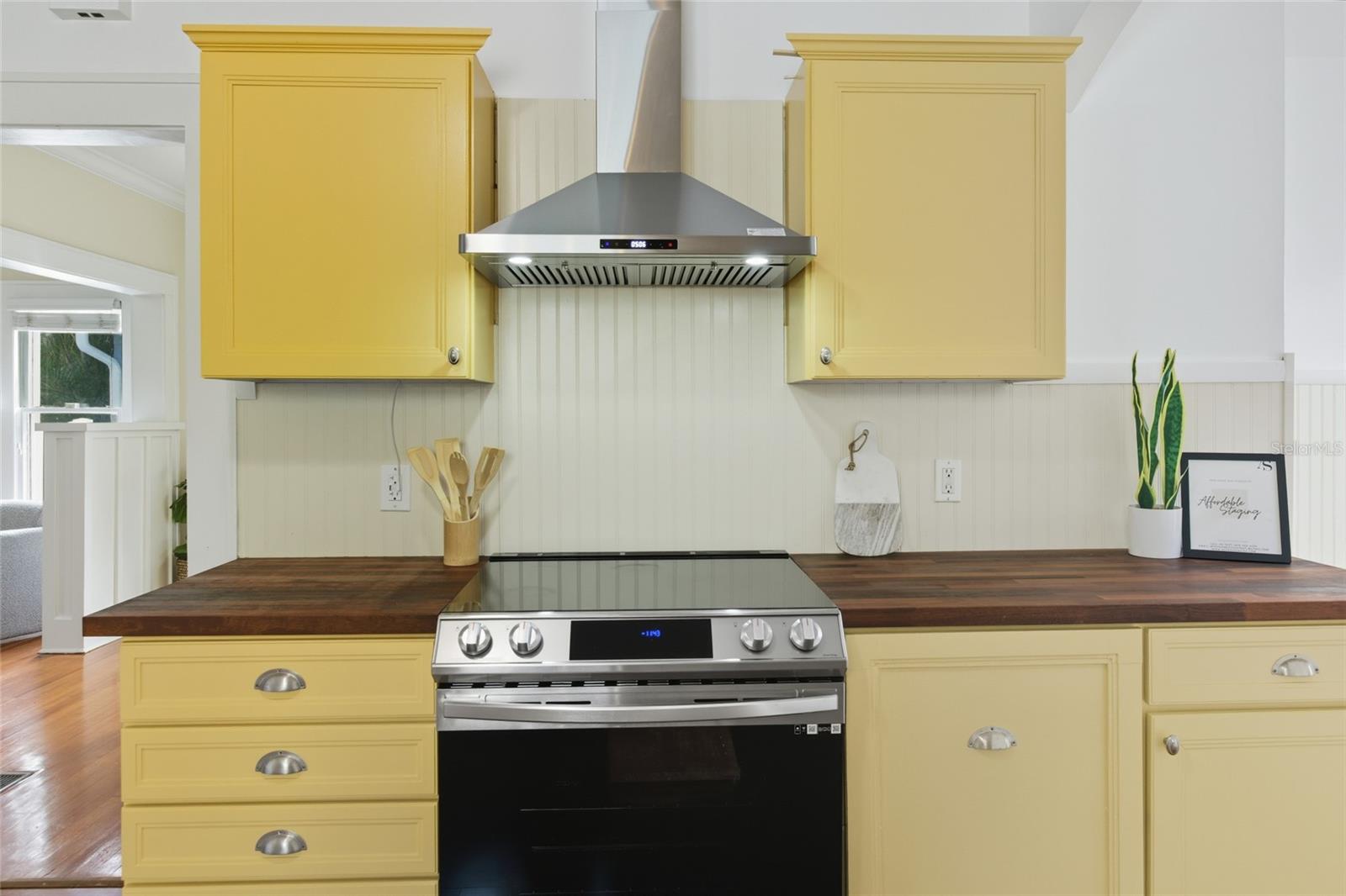 240 9TH AVE N, ST PETERSBURG, FL, 33701