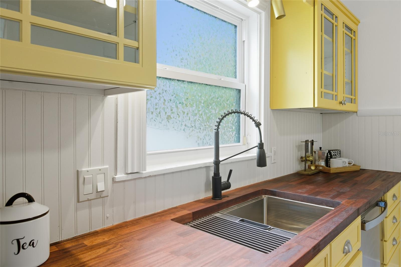 240 9TH AVE N, ST PETERSBURG, FL, 33701