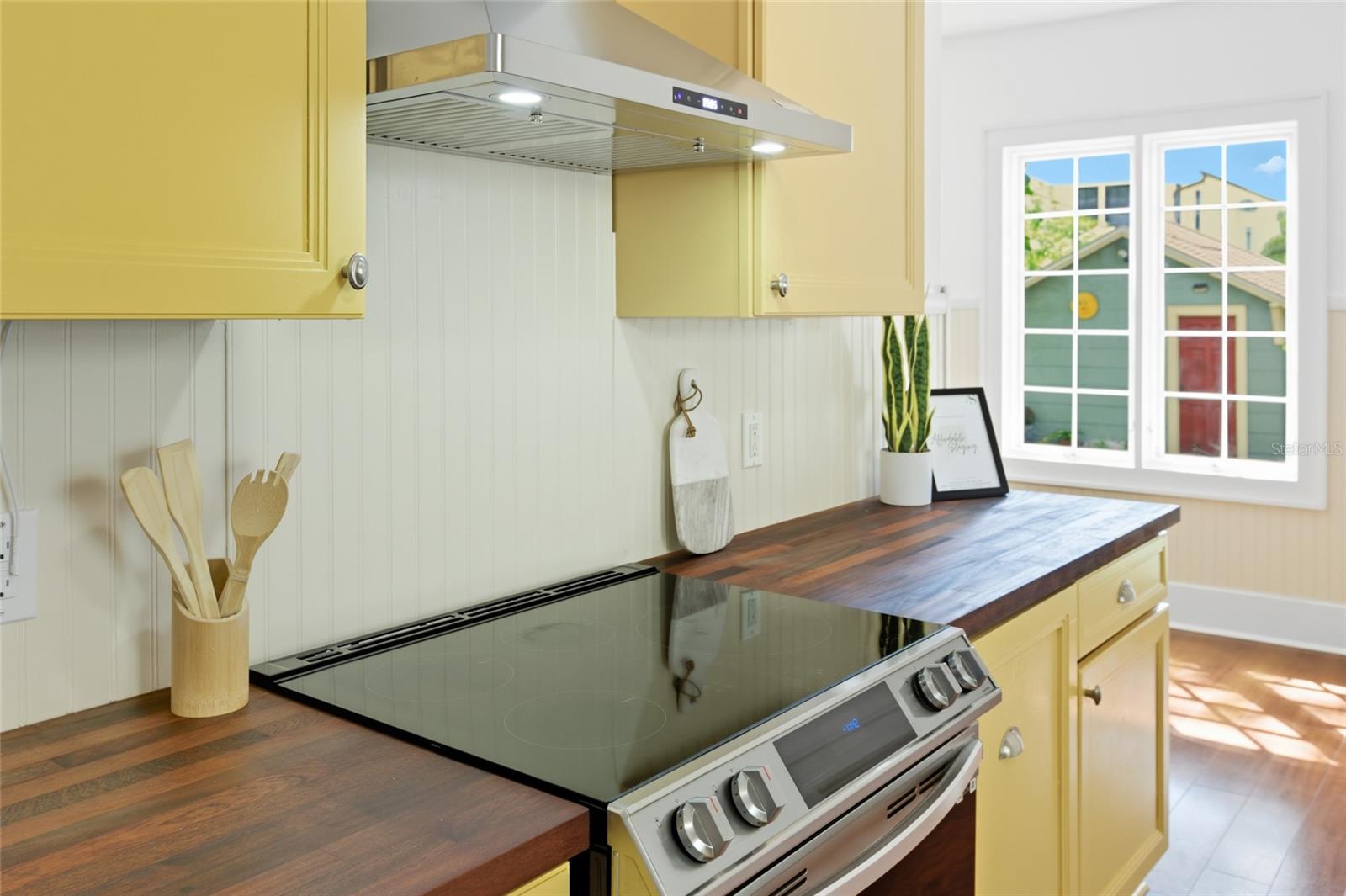 240 9TH AVE N, ST PETERSBURG, FL, 33701