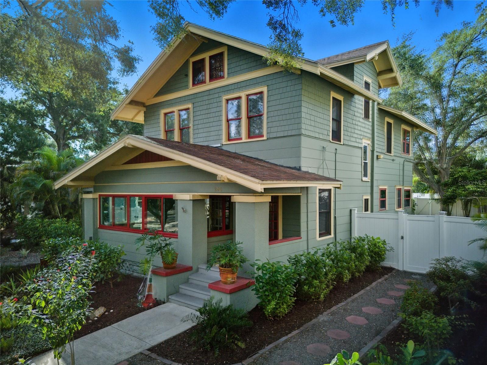 240 9TH AVE N, ST PETERSBURG, FL, 33701