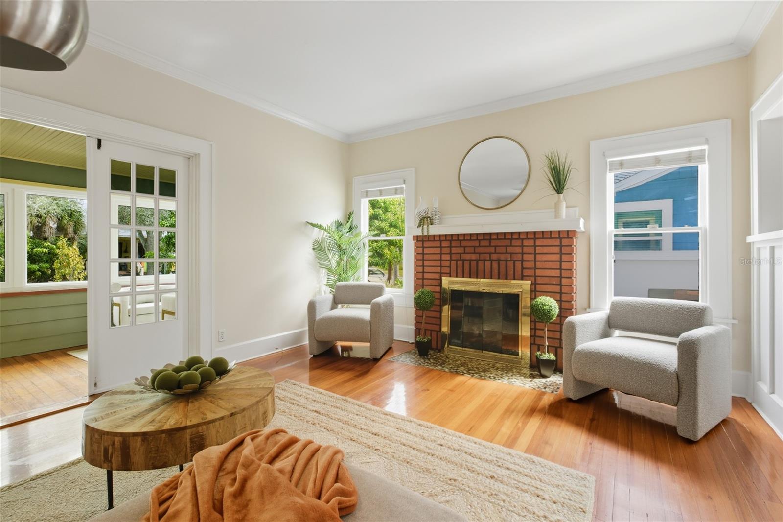 240 9TH AVE N, ST PETERSBURG, FL, 33701