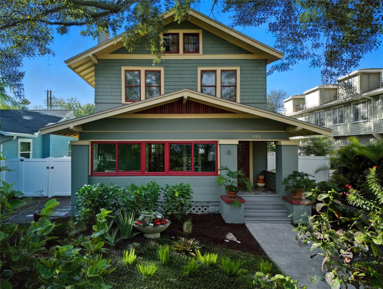 240 9TH AVE N, ST PETERSBURG, FL, 33701