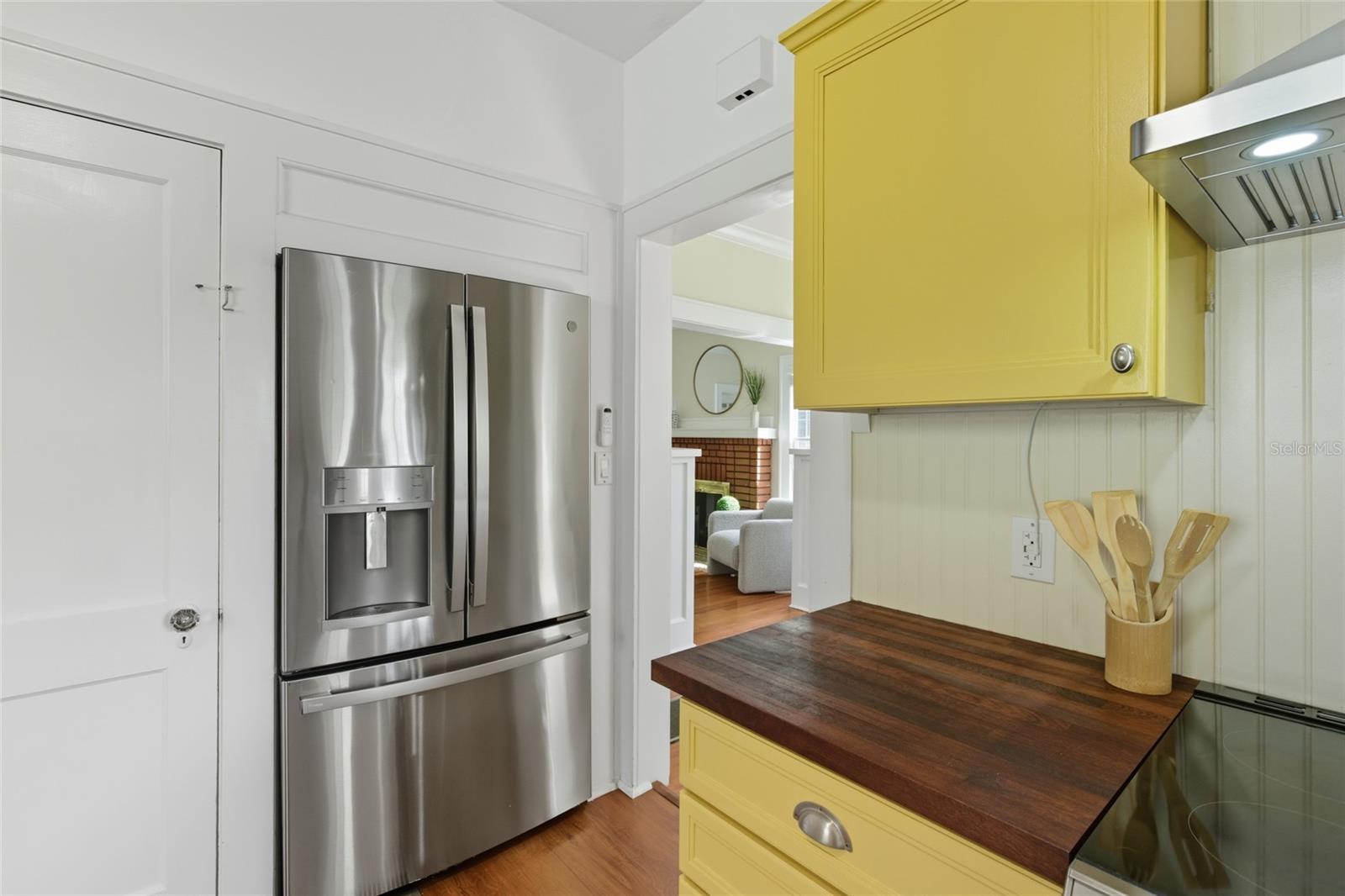 240 9TH AVE N, ST PETERSBURG, FL, 33701