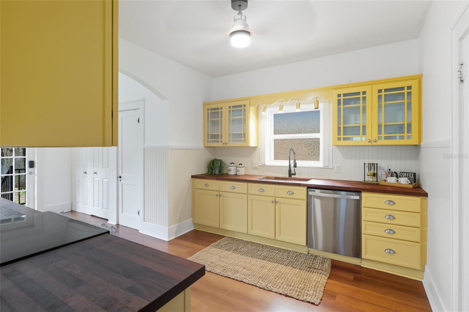 240 9TH AVE N, ST PETERSBURG, FL, 33701