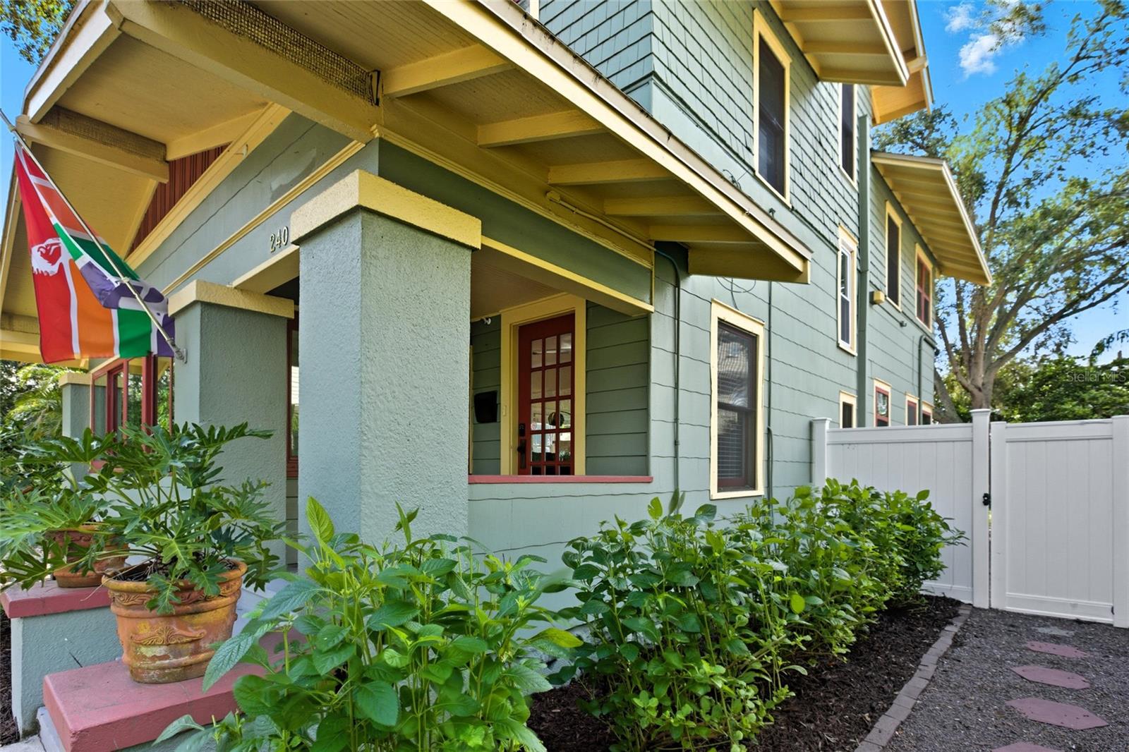 240 9TH AVE N, ST PETERSBURG, FL, 33701