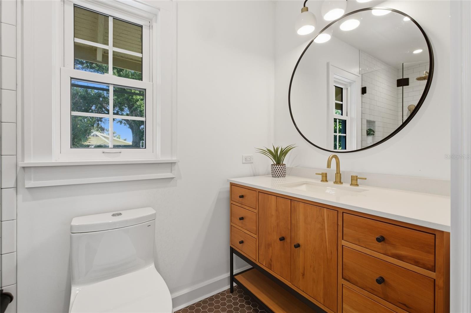 240 9TH AVE N, ST PETERSBURG, FL, 33701