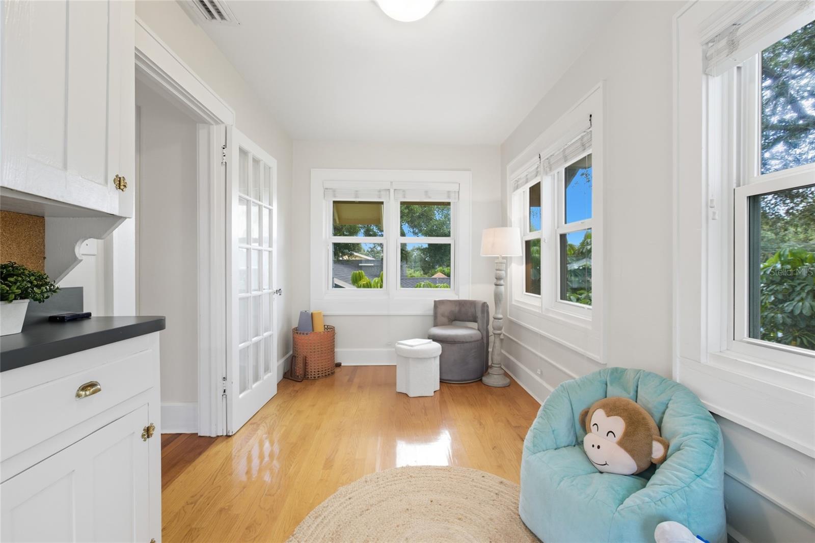 240 9TH AVE N, ST PETERSBURG, FL, 33701