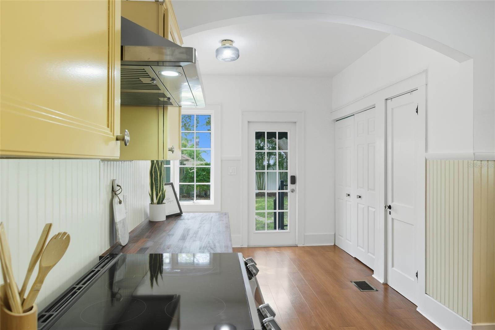 240 9TH AVE N, ST PETERSBURG, FL, 33701