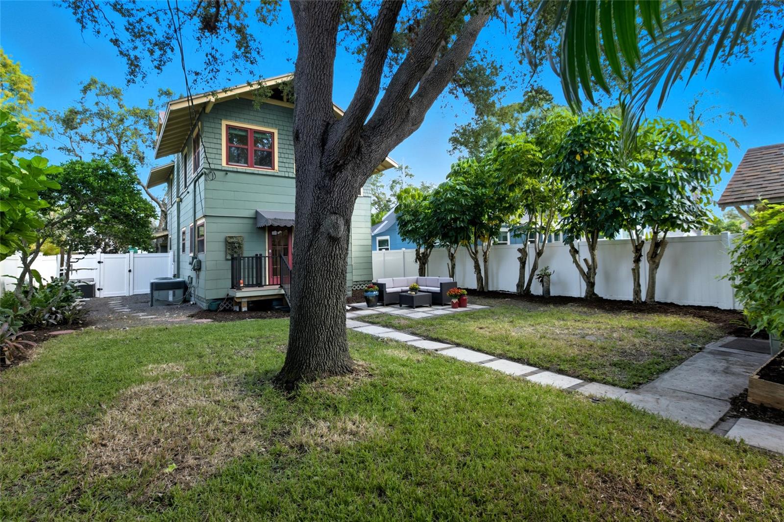 240 9TH AVE N, ST PETERSBURG, FL, 33701