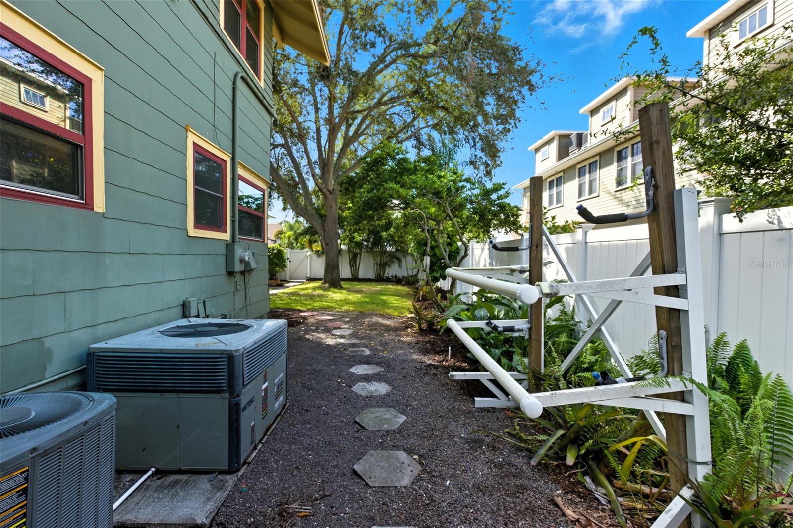 240 9TH AVE N, ST PETERSBURG, FL, 33701