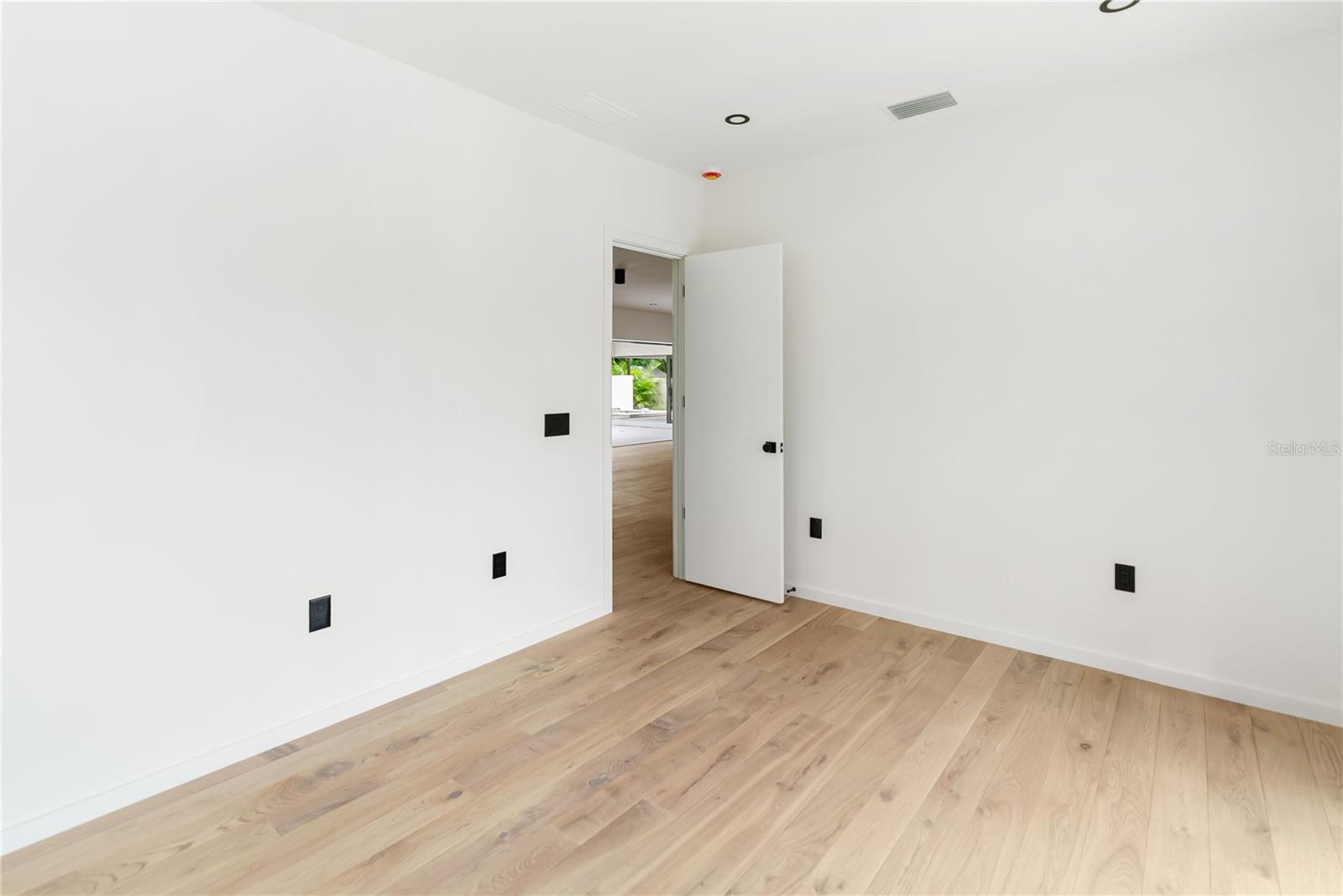 A4666725 Property Photo