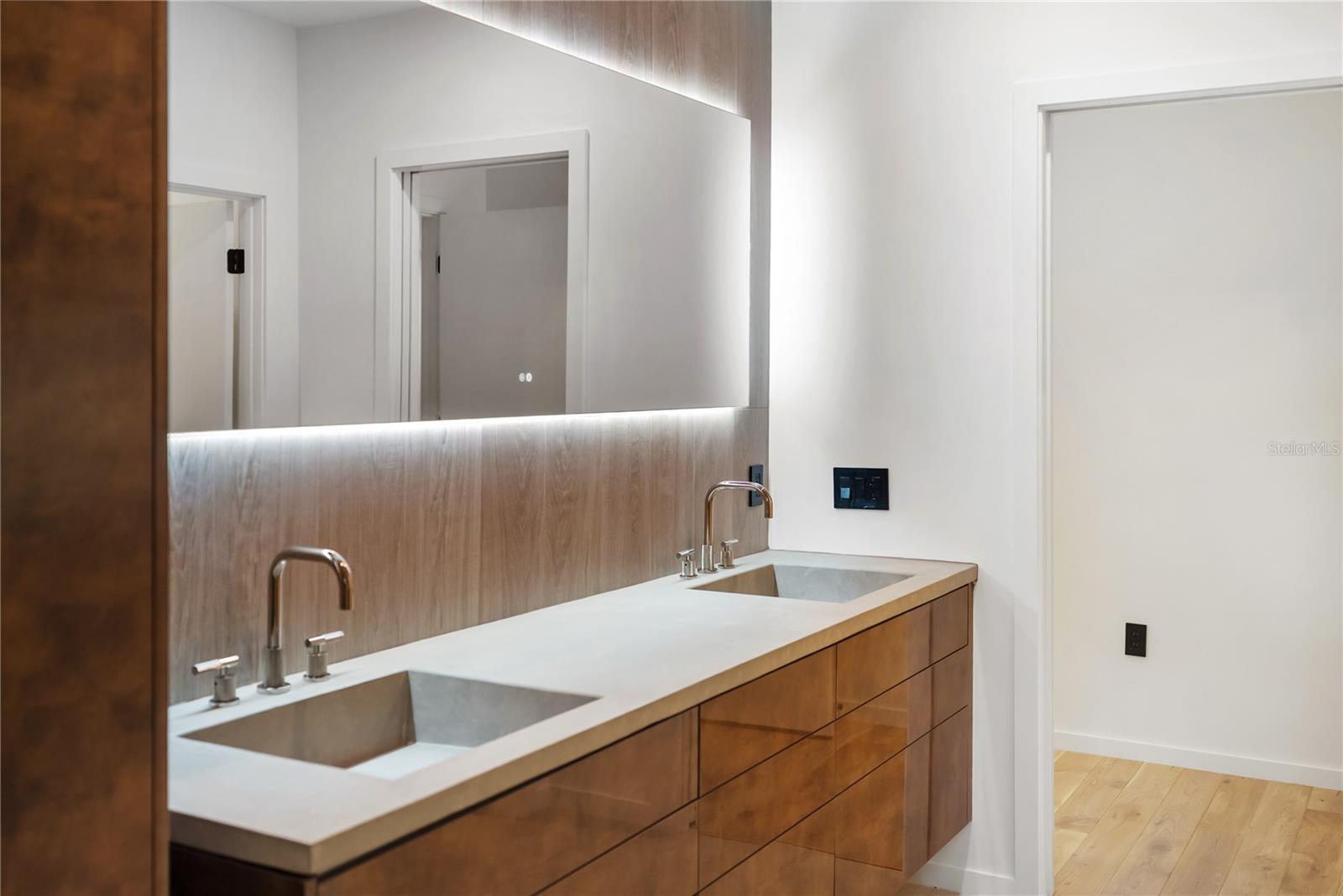 A4666725 Property Photo