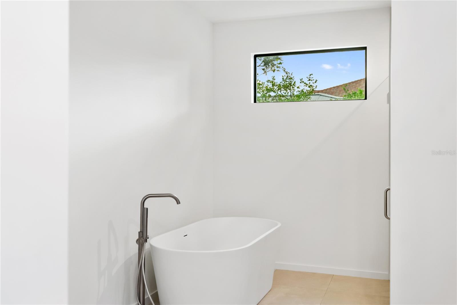 A4666725 Property Photo