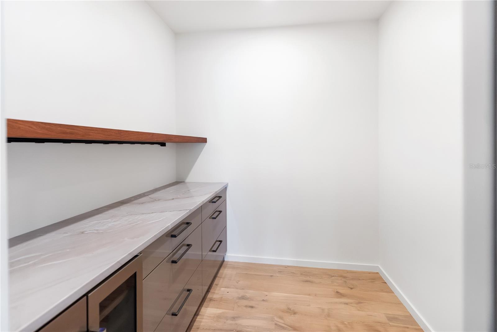 A4666725 Property Photo