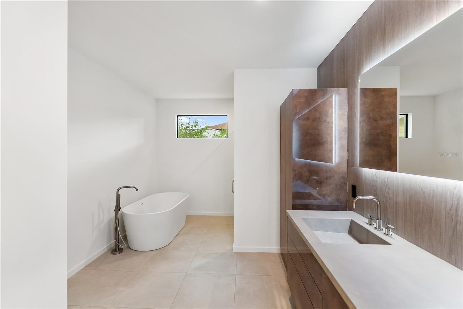 A4666725 Property Photo