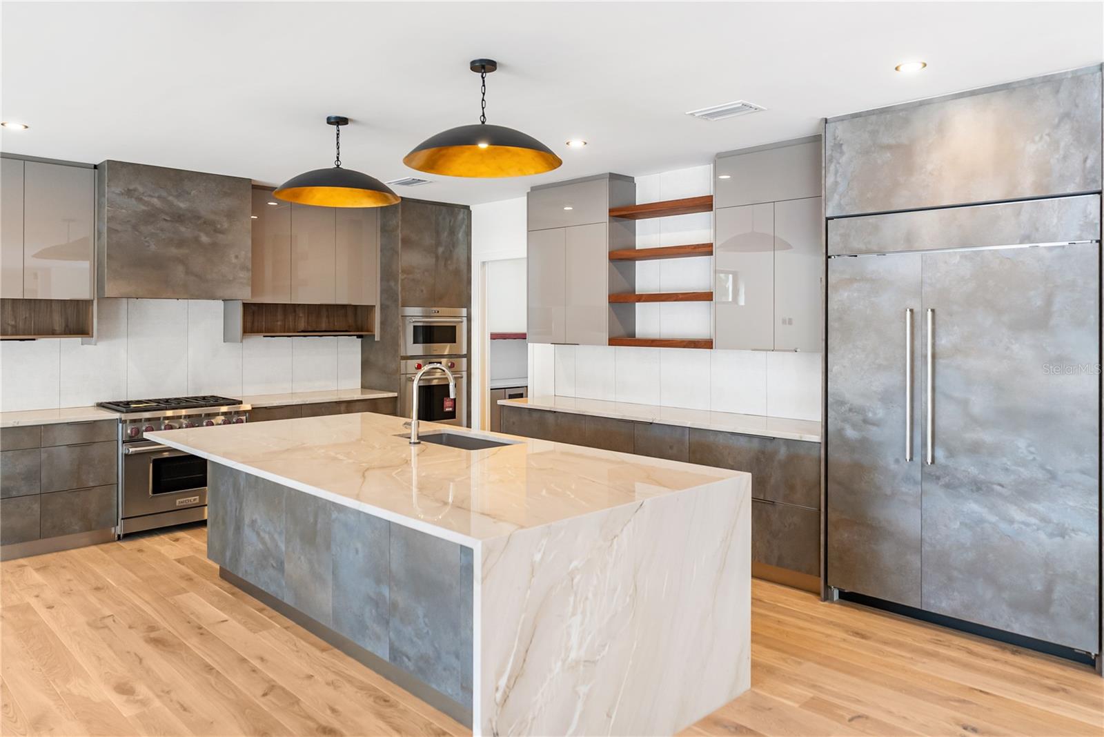 A4666725 Property Photo