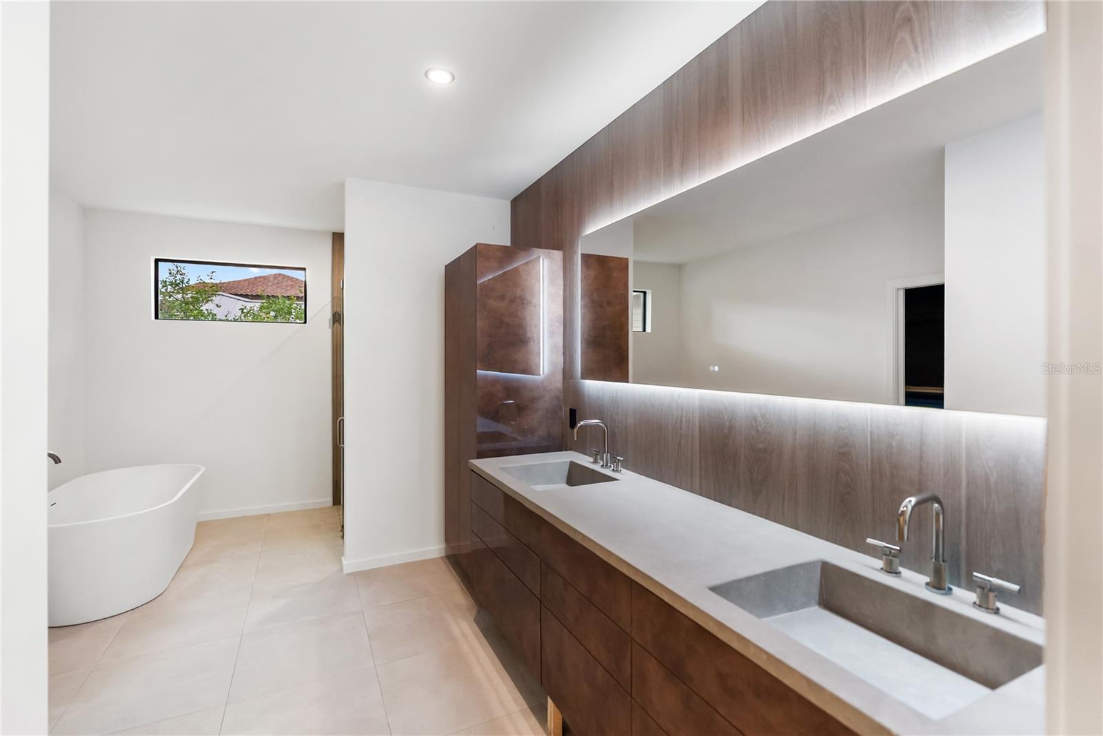 A4666725 Property Photo