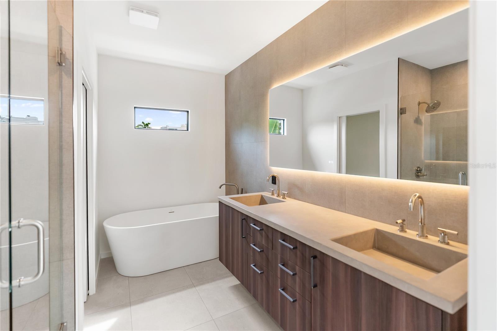 A4666725 Property Photo