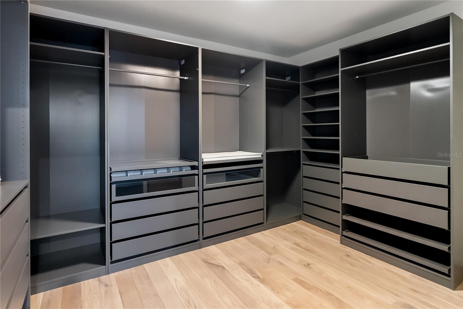 A4666725 Property Photo