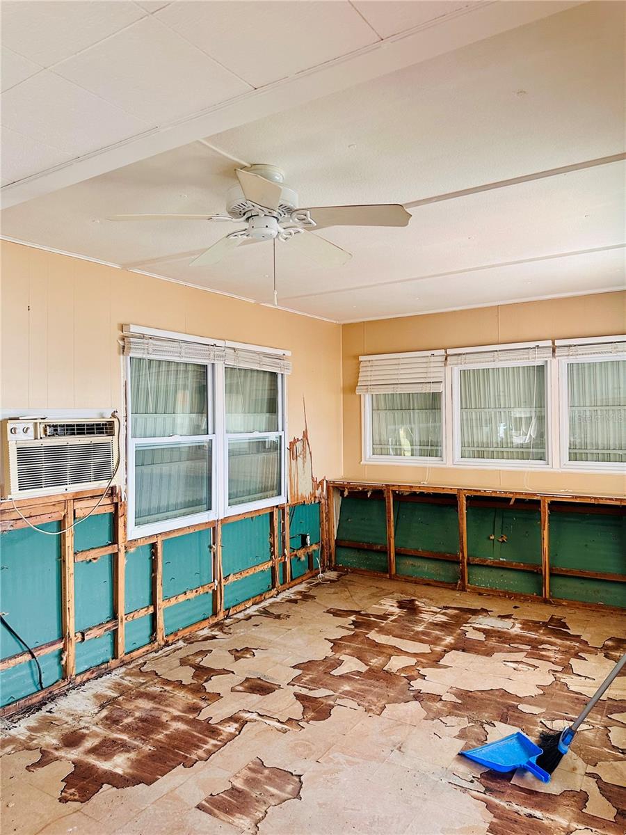 TB8432826 Property Photo