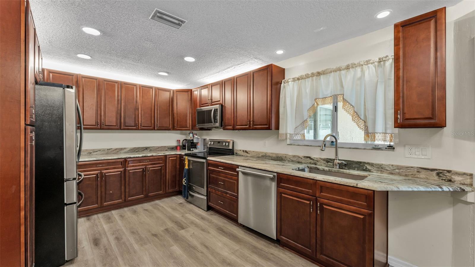 1702 SHERWOOD LAKES BLVD, LAKELAND, FL, 33809