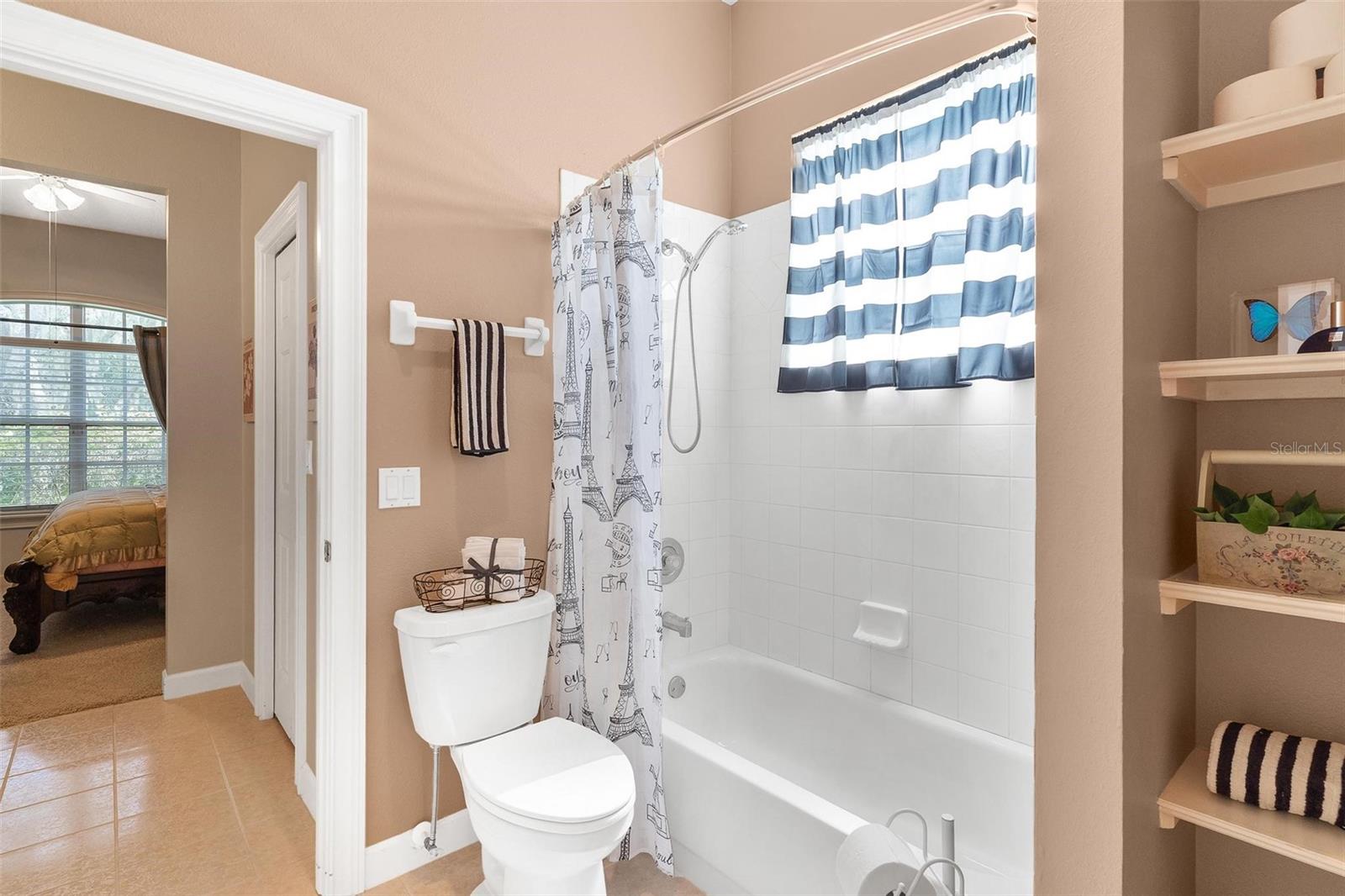 33045 LAKE BEND CIR, LEESBURG, FL, 34788