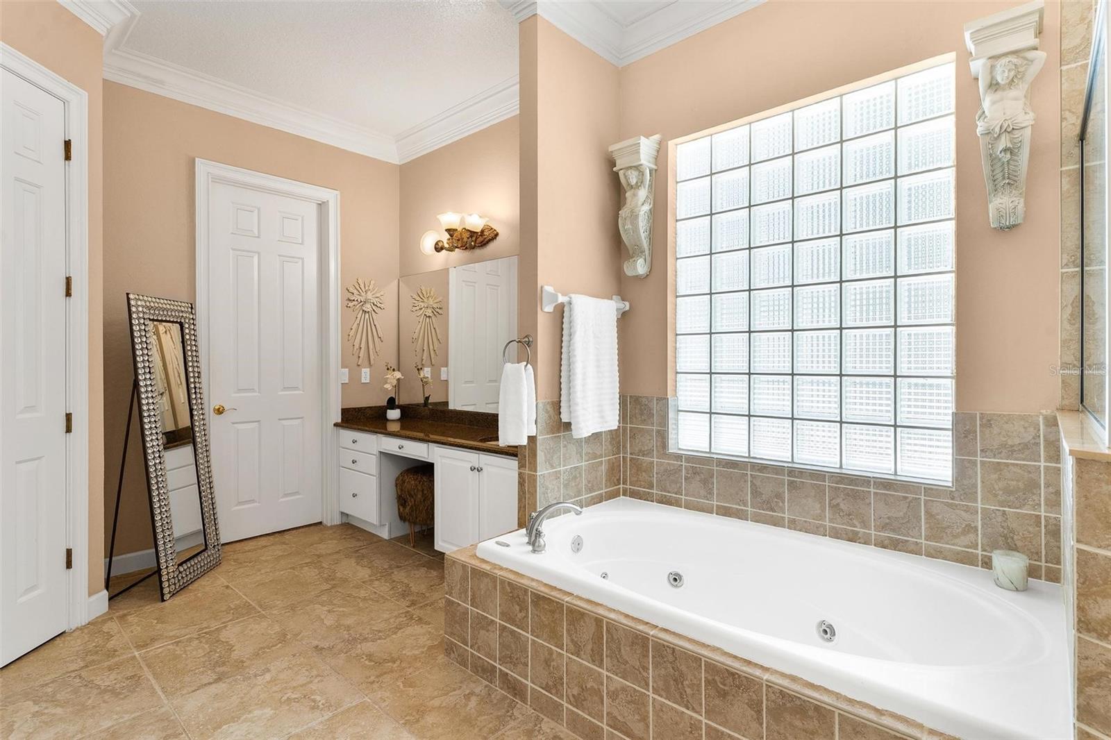 33045 LAKE BEND CIR, LEESBURG, FL, 34788