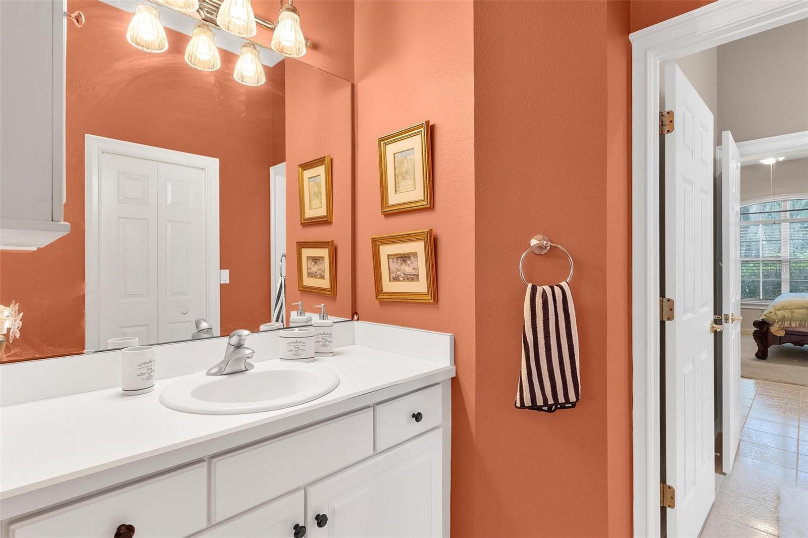 33045 LAKE BEND CIR, LEESBURG, FL, 34788