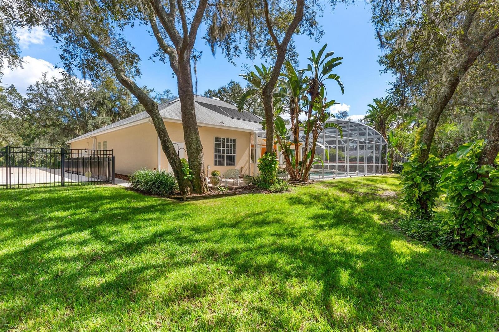 33045 LAKE BEND CIR, LEESBURG, FL, 34788