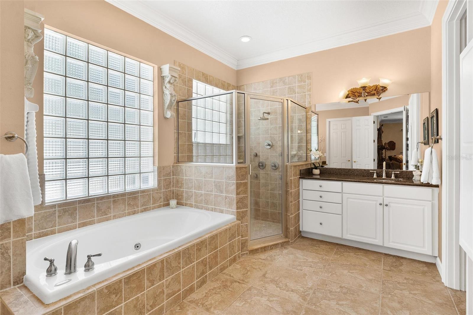 33045 LAKE BEND CIR, LEESBURG, FL, 34788