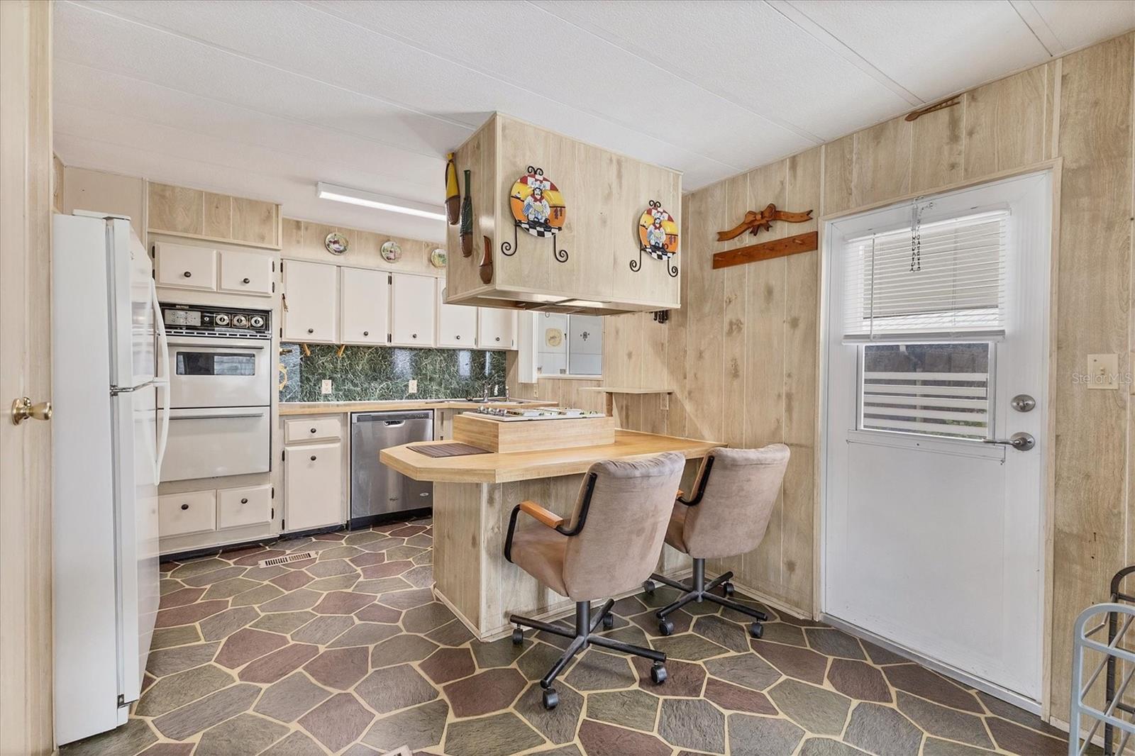 A4666834 Property Photo