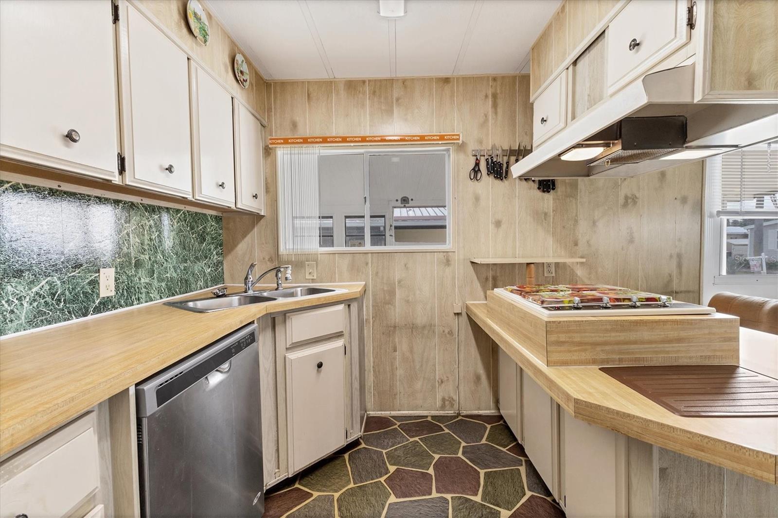 A4666834 Property Photo