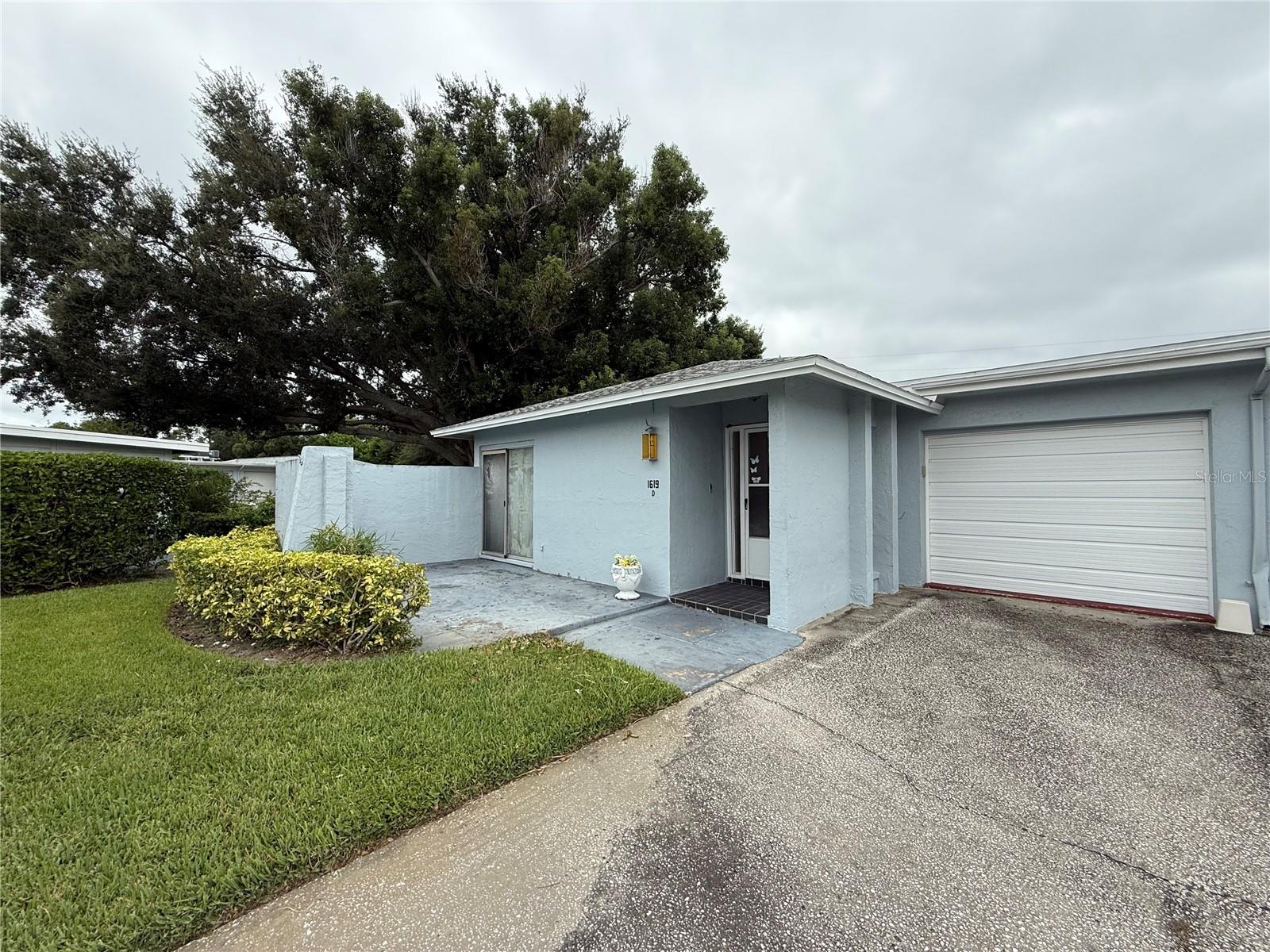 TB8433122 Property Photo