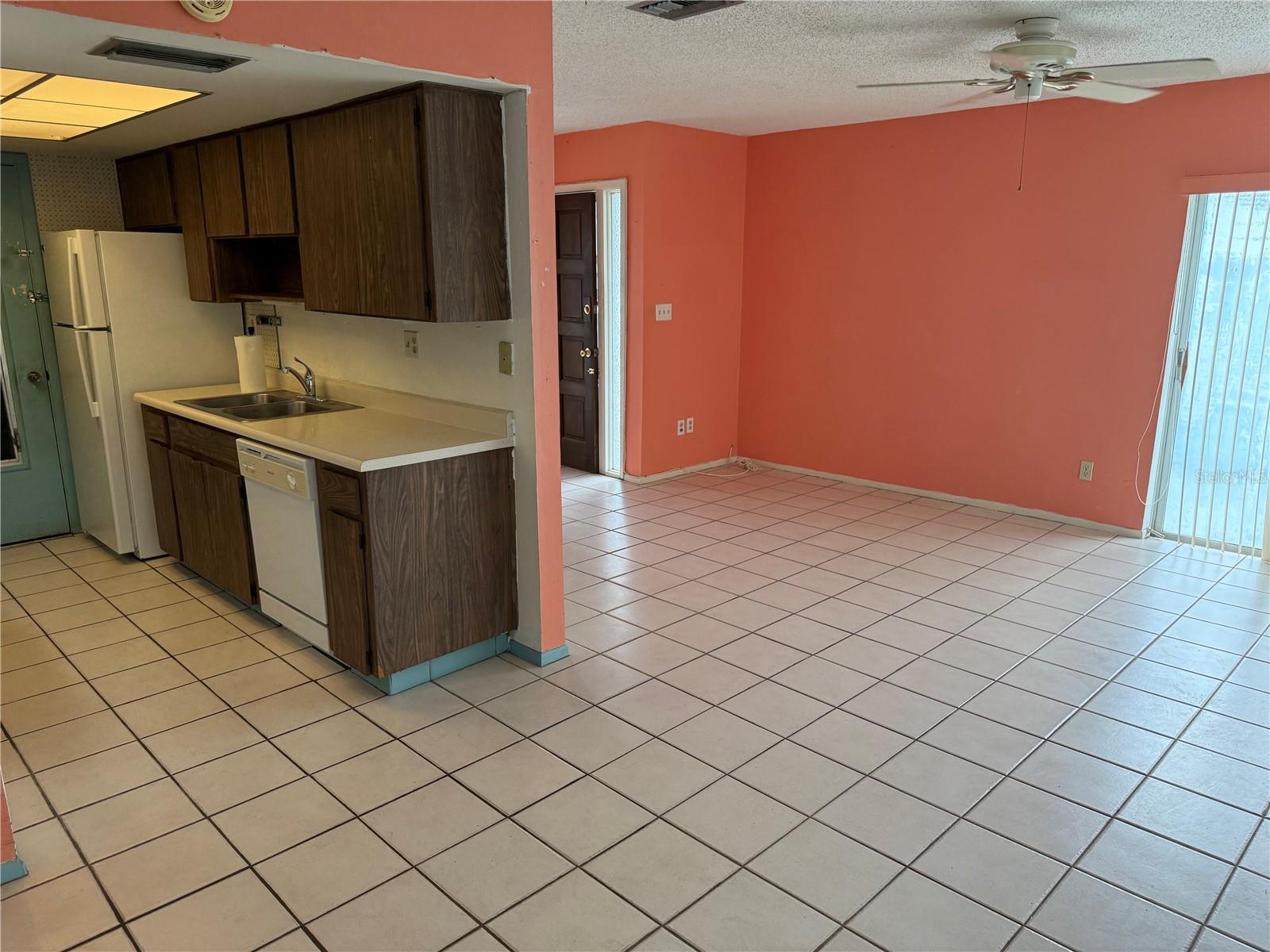 TB8433122 Property Photo