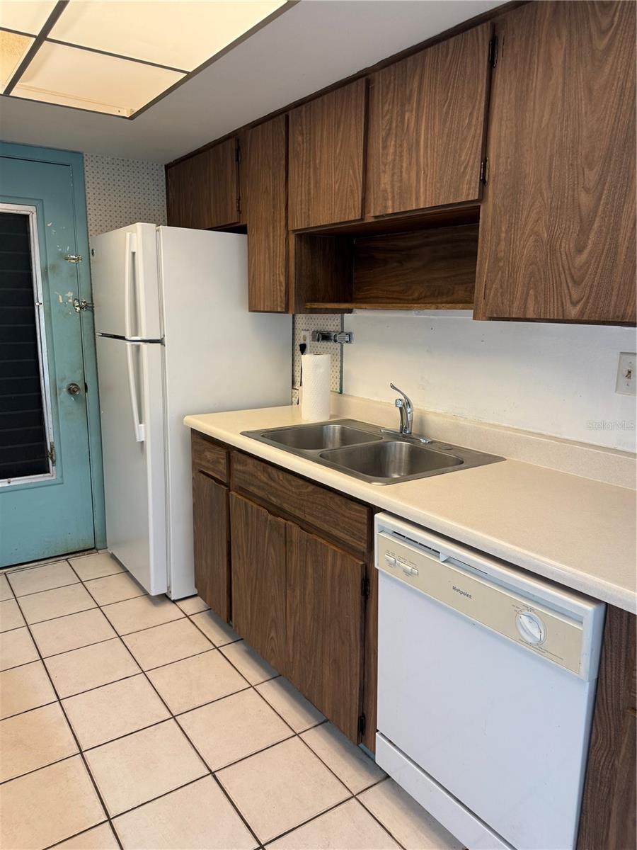 TB8433122 Property Photo