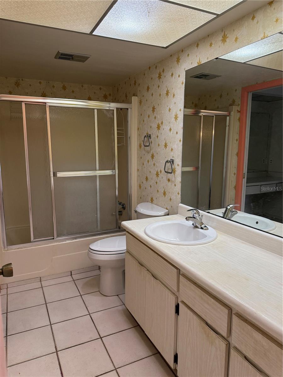 TB8433122 Property Photo