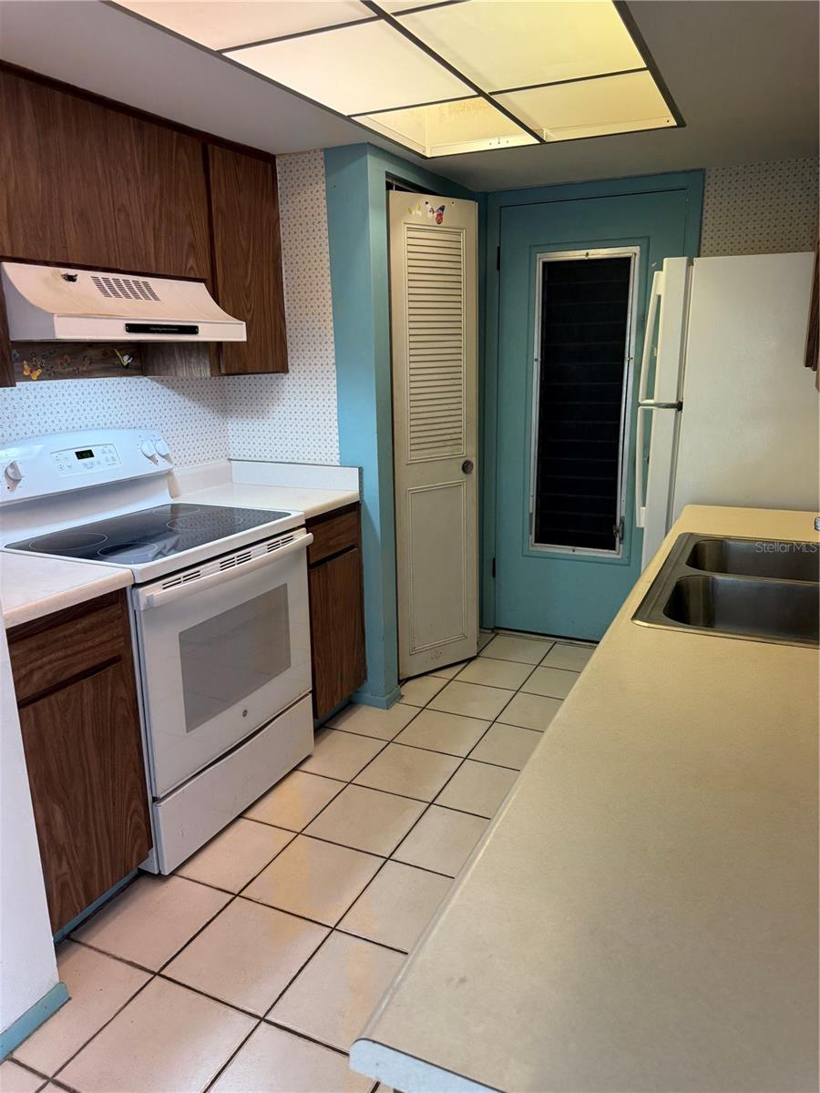 TB8433122 Property Photo