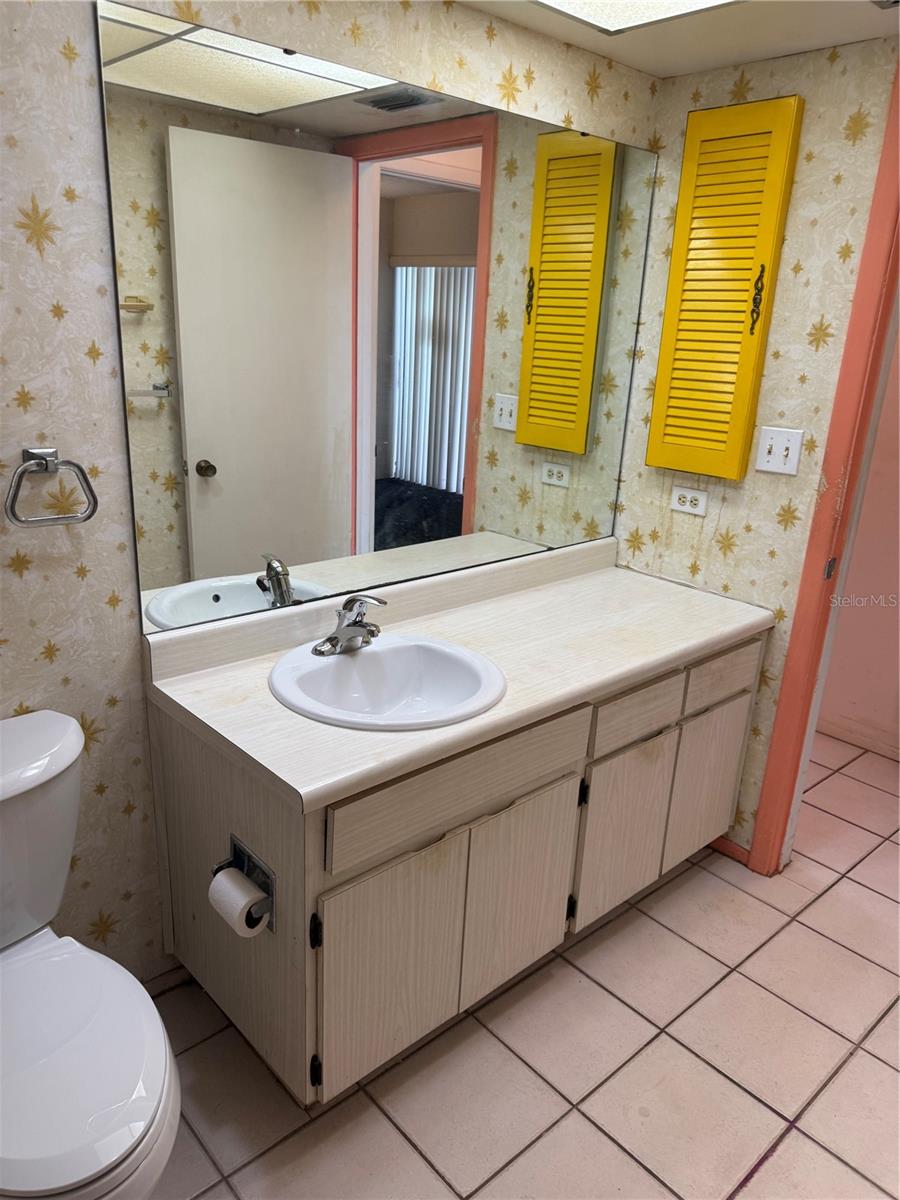 TB8433122 Property Photo