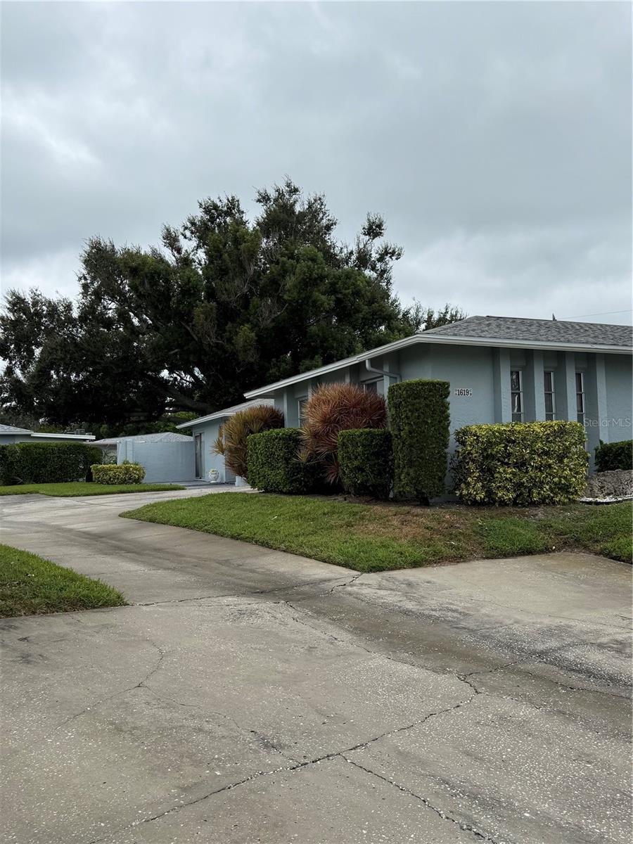 TB8433122 Property Photo