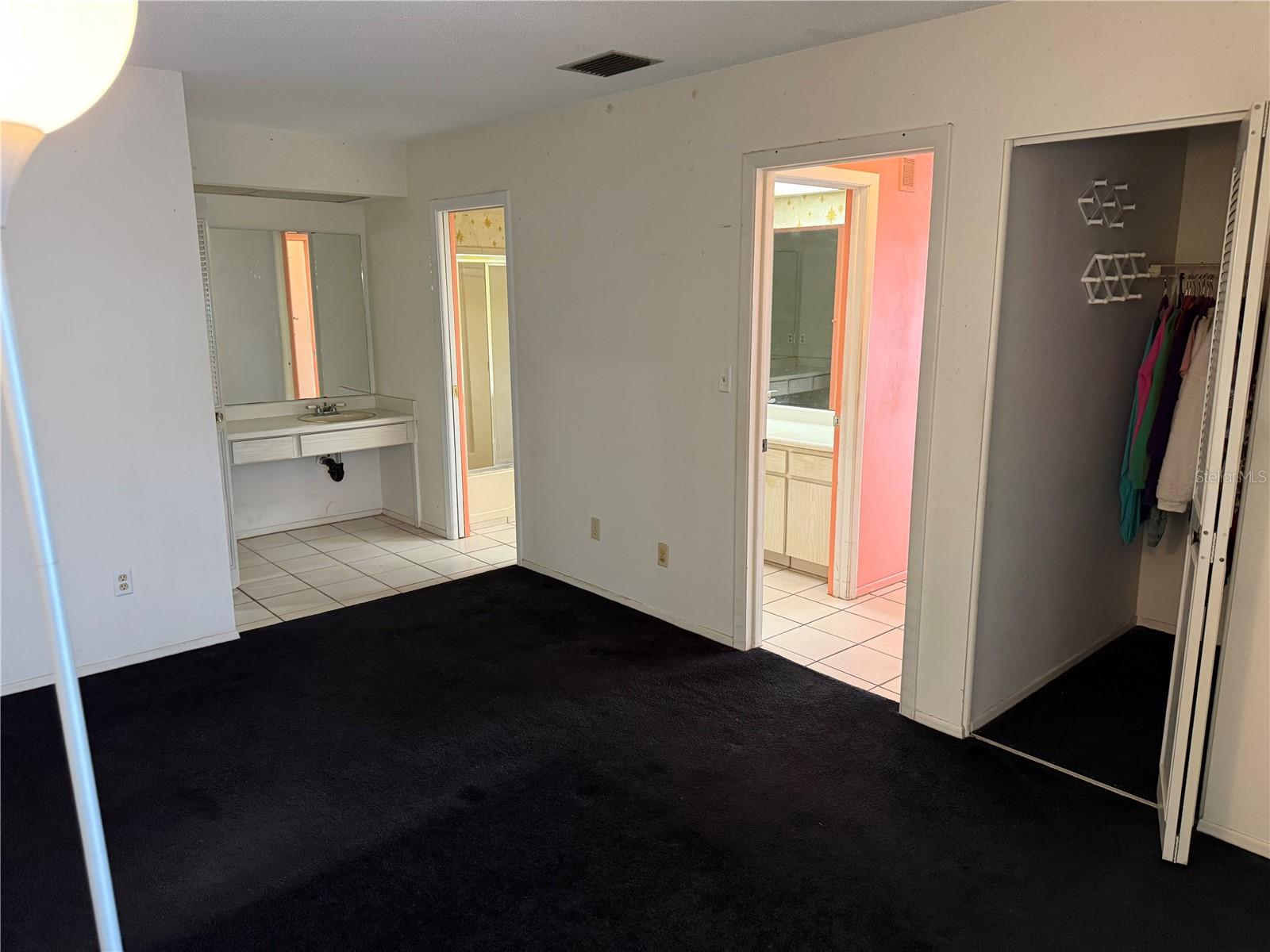 TB8433122 Property Photo