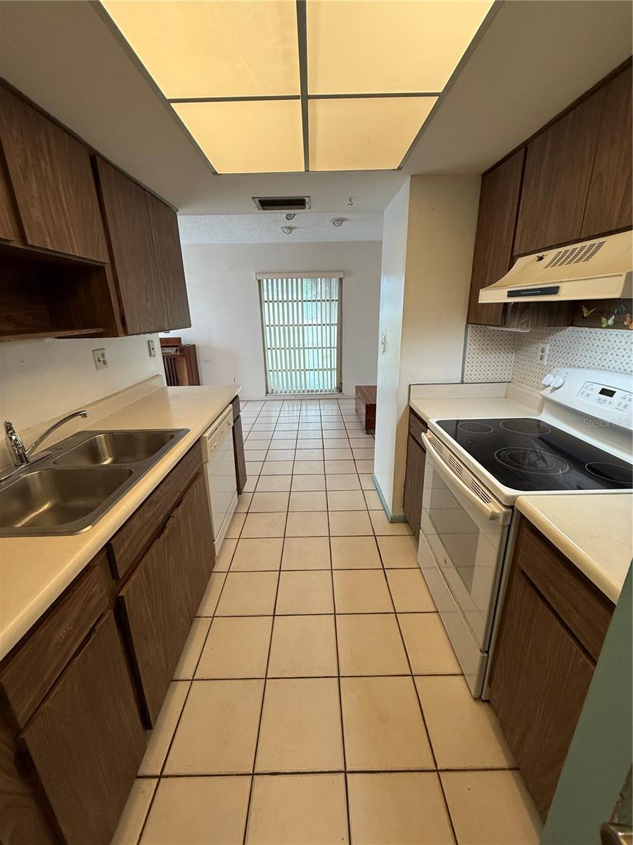 TB8433122 Property Photo