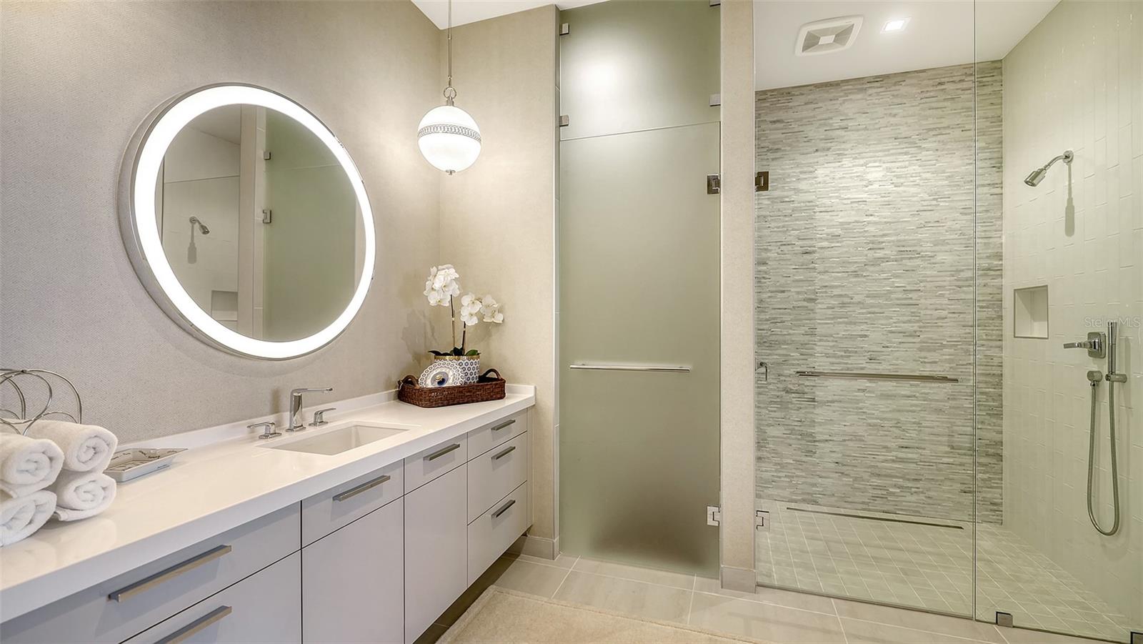 A4666877 Property Photo